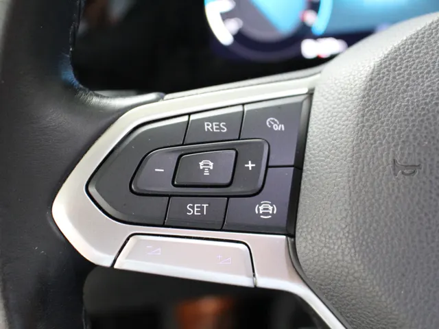 Volkswagen Golf 1.0 TSI Life Apple Carplay | Android Auto | PDC voor en achter | Cruise control