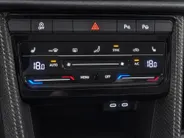 Volkswagen T-Roc 1.0 TSI 110pk Life Business · Apple/Android Car Play · Navigatie · P-Sensoren · Stoelverwarming · Virtual Cockpit · Garantie t/m 04-01-2028 of 100.000km