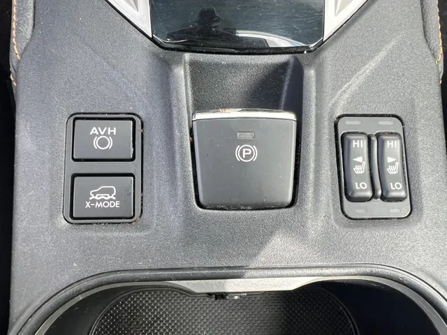 Subaru XV 2.0i e-BOXER Premium Automaat | Apple Carplay & Android Auto | Elek. Schuif/Kantel Dak | Climate Control | Lichtmetalen Velgen