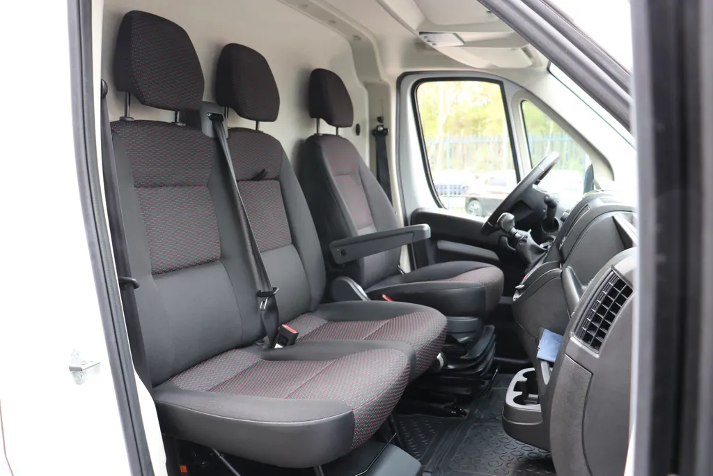 Peugeot Boxer 335 2.2 BlueHDi 140 L2H2 Pro EX.BTW