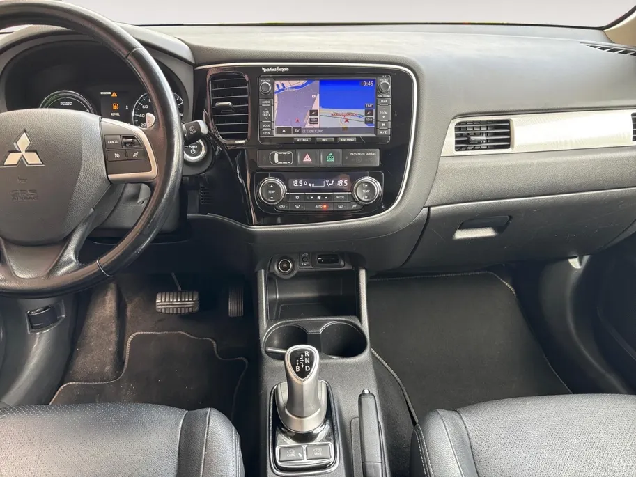 Mitsubishi Outlander 2.0 PHEV Instyle+ | Stoelverwarming voor | Leder interieur | Achteruitrijcamera | Climate control | Cruise Control