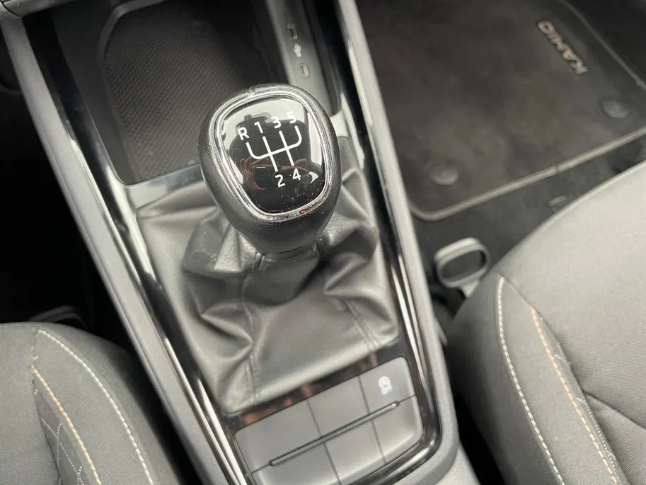 Škoda Kamiq 1.0 TSI Active *Navi via Carplay*Parkeersensoren*Cruise Control*Airco*LM.Velgen*Leuke auto!
