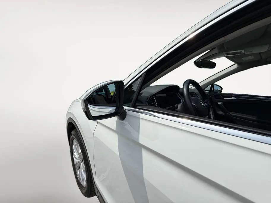 Volkswagen Tiguan 2.0 TSI 4Motion Highline | PAN. DAK | ELEKTR. TREKHAAK | STOELVERWARMING | NL-AUTO | DEALERONDERHOUDEN | ETC..