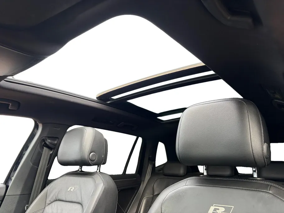 Volkswagen Tiguan Allspace 1.4 TSI Highline 7p. *Automaat*Navi*Schuif/kanteldak*Climate Control*Trekhaak*Stoelverwarming*Lederen bekleding*Parkeerhulp*Elekt. Achterklep*Vol opties!