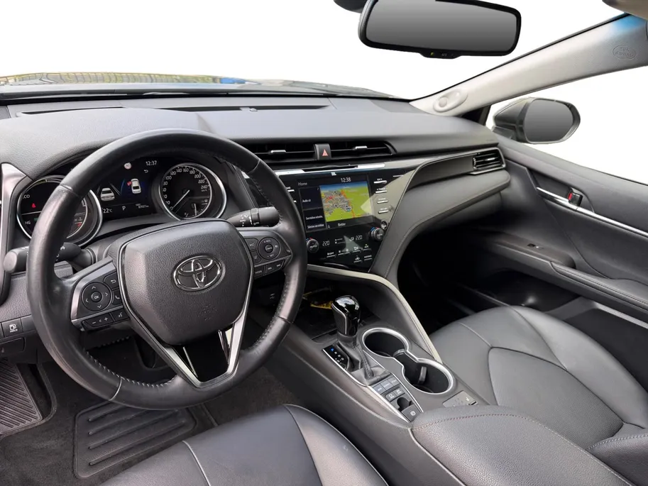 Toyota Camry 2.5 Hybrid Premium LM VELGEN | LEDER | STOELVERWARMING | CRUISE | NAVI | APPLE CARPLAY EN ANDROID