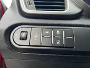 Kia XCeed 1.0 T-GDi ComfortLine | Gratis beurt bij aflevering | All seasons banden | Apple Carplay | Android Auto | Achteruitrijcamera | Climate control | Stoelverwarming | Stuurverwarming |