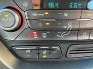 Ford Kuga 1.5 EcoBoost Titanium nette dealer auto | Wegklapbare trekhaak| Navigatie| elec achterklep| Parkeersensoren| 4 seizoen banden| Stuur verwarming| Stoel verwarming| Vooruit verwarming| Climate Control |