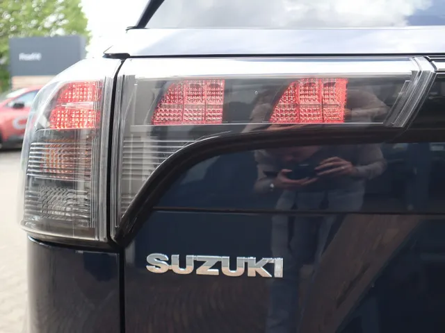 Suzuki S-Cross 1.4 BoosterJet Style Hybrid All Seasons | 360 camera | Leder