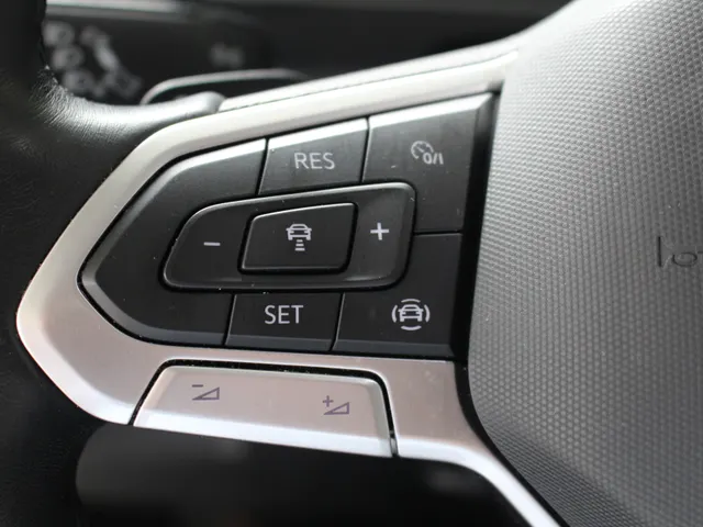 Volkswagen Tiguan 1.5 TSI Life Navigatie | Trekhaak | Parkeercamera | All Season Banden
