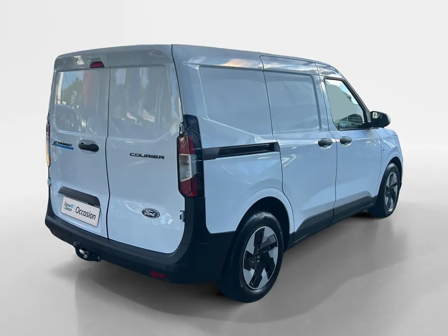 Ford E-Transit Courier Limited 44 kWh |Trehaak| Camera| Apple Carplay/Android Auto| stuurwiel verwarmd| 12 maanden Bovag Garantie|