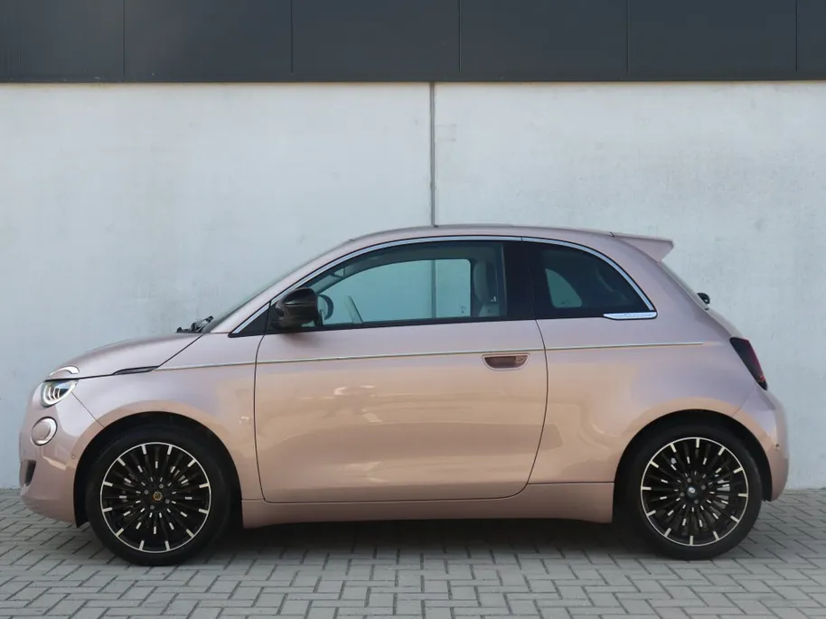 Fiat 500e La Prima 42 kWh | Pano | JBL | Camera | Winter | 17'