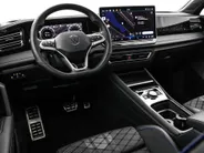 Volkswagen Tiguan 1.5 204pk DSG eHybrid R-Line Edition · Panoramadak · Wegklapbare Trekhaak · 360 Camera · Massage · 19'' Inch · Garantie t/m 15-09-2030 of 100.000km