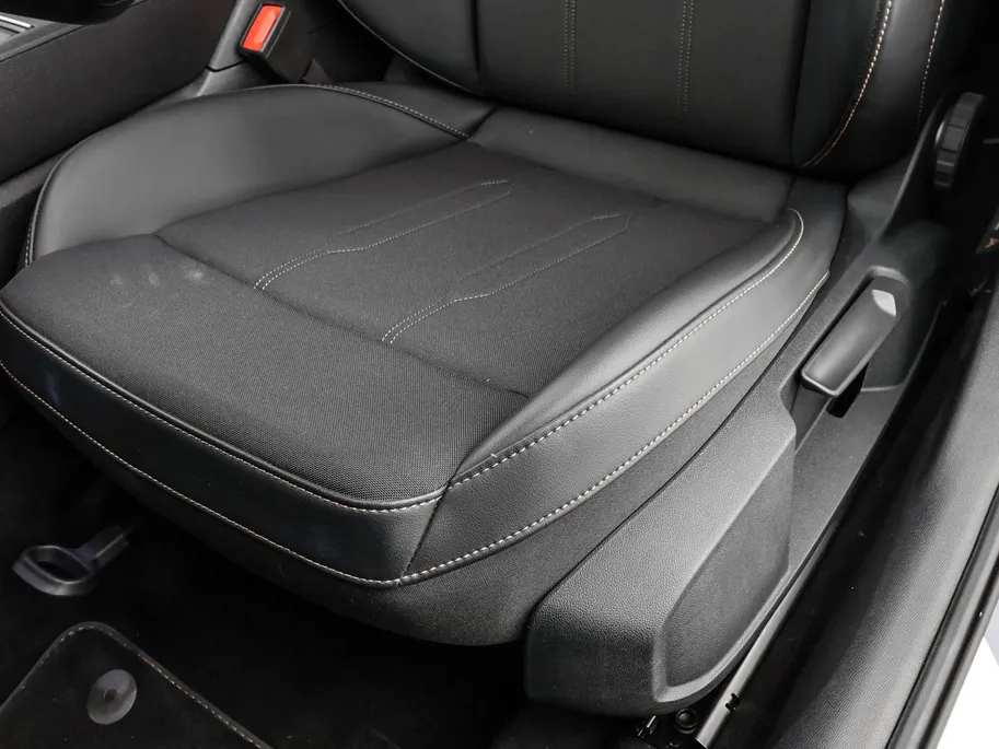 CUPRA Formentor 1.4 TSI e-Hybrid 204pk DSG Essential Limited · Panoramadak · Camera · Elek. Achterklep · Apple/Android Car Play · Keyless ·