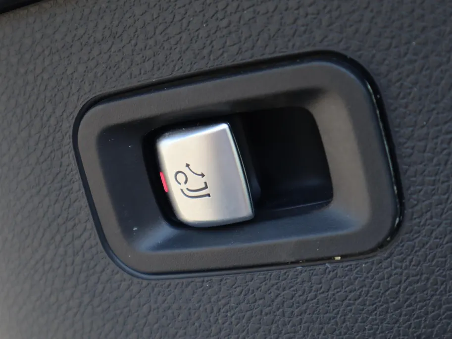 Mercedes-Benz EQC 400 4MATIC Business Solution AMG 80 kWh l Trekhaak l Keyless l Stoelverwarming