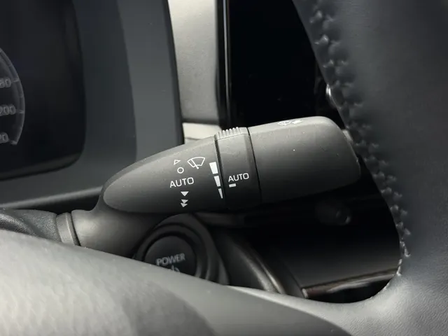 Toyota C-HR 2.0 PHEV 220 Dynamic Bi-Tone | All Seasons