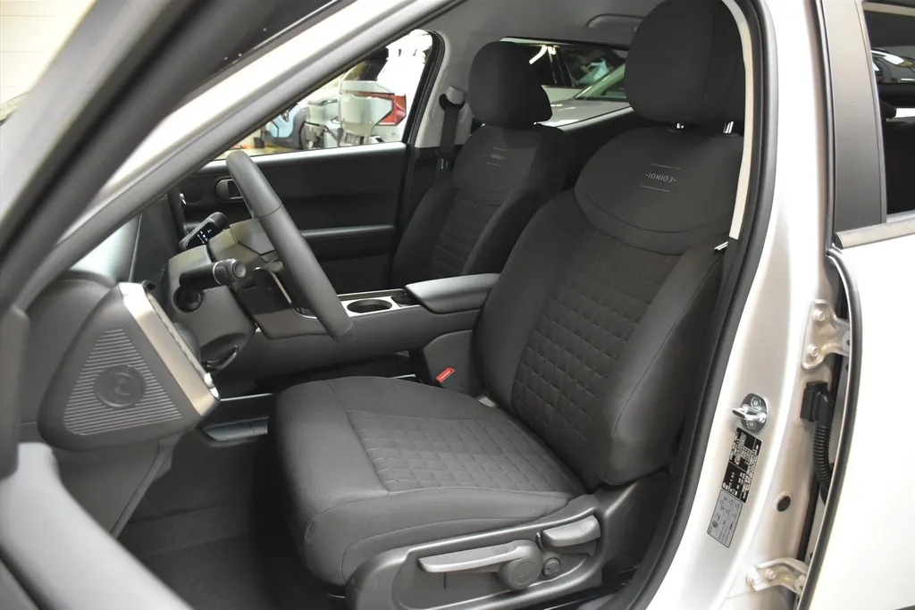 Hyundai IONIQ 3 42 kWh 147pk Vision I 750,= introductie voordeel