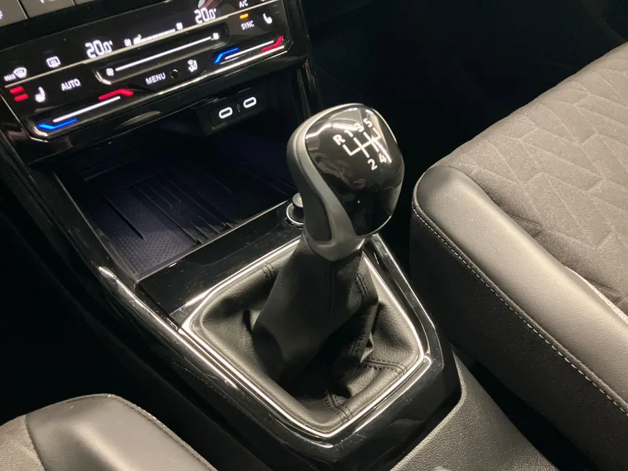 Volkswagen T-Cross 1.0TSI/95PK Goal · Navigatie · Apple/Android Car Play · Stoelverwarming · Garantie t/m 23-05-2027