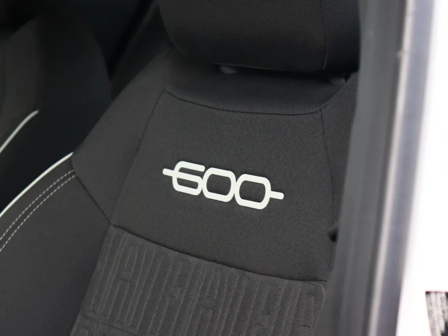 Fiat 600 1.2 Hybrid 100 PK Urban | Carplay | Cruise | PDC | 16'