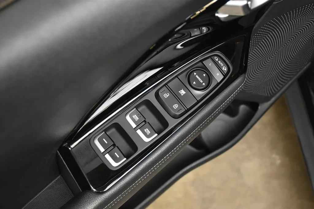 Kia Niro 1.6 GDi Hybrid 141pk DCT6 First Edition Navi | Camera | PDC | Cruise | Trekhaak | LMV