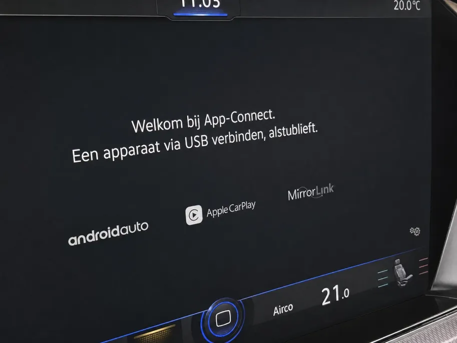 Volkswagen Touareg 3.0TSI 340kW/462PK R-line · Panoramadak · Trekhaak · Leder · Luchtvering
