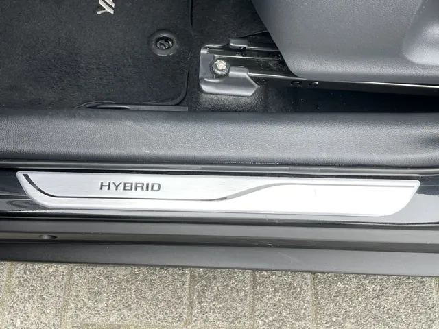Toyota Yaris Cross 1.5 Hybrid Dynamic | Parkeersensoren V+A | Stuur en Stoelverwarm