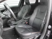 Volvo V40 Cross Country 1.5 T3 Dynamic Edition | Trekhaak | 17' LM | Panoramadak | Leer | PDC v+a | Camera | Stoel-/voorruitverwarming | HK audio |