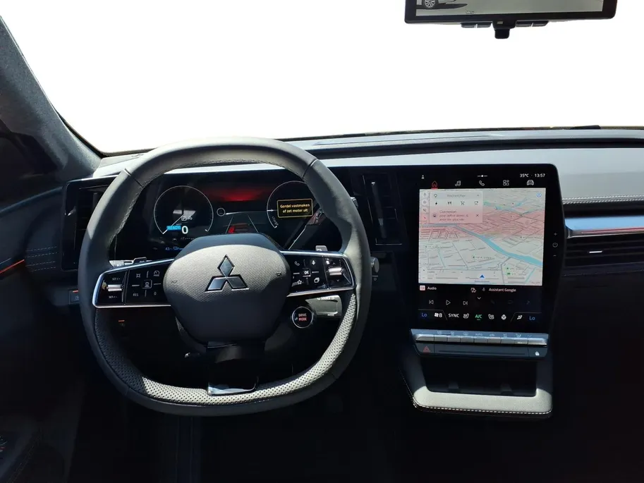 Mitsubishi Eclipse Cross Business Edition 87 kWh Apple Carplay/Android Auto , electronic climate controle , navigatiesysteem , stof/kunstlederen bekleding , voorstoelen verwarmd , warmtepomp.