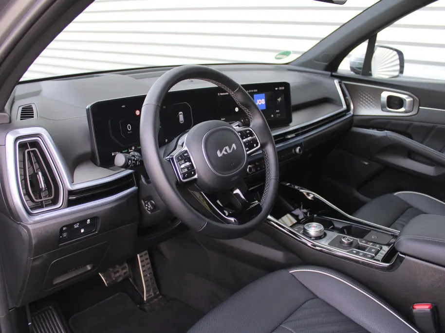 Kia Sorento 1.6 T-GDi Plug-in Hybrid 4WD ExecutiveLine 7p | Stuur-/stoelverwarming + ventilatie | Schuifdak | Leer | 360 Camera | Elek. stoelverst. | HUD | LED | 19' LM |