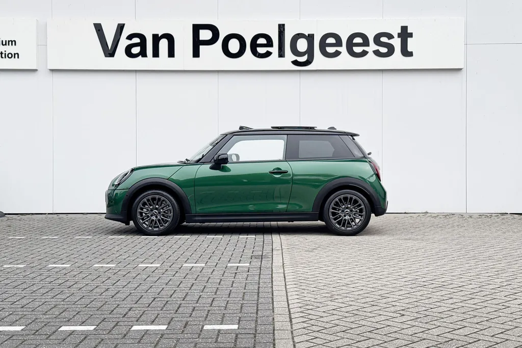 MINI Cooper 3-deurs 1.5 Cooper C Favoured M