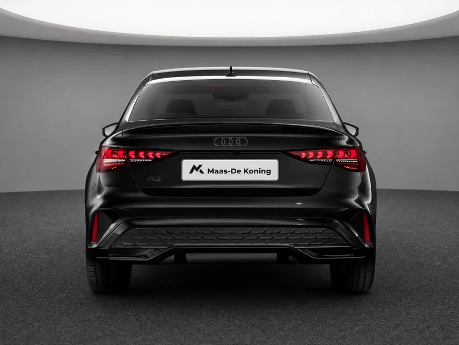 Audi A3 Limousine 35 TFSI S edition 150 PK · Tech plus · Glazen panoramadak · 19' inch Audi sport velgen 5-dubbelspaak-edge anthracietzwart glansgedraaid