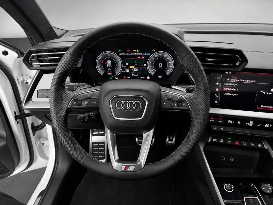 Audi A3 Sportback 45 TFSIe 272pk S-Tronic S Edition Competition · SOH 100% · Panoramadak · Camera · Lederen Bekleding · Elek. Stoel Bestuurder · Elek. Achterklep · Dodehoeksensor · Garantie t/m 24-06-2030 of 100.000km · EXTRA INRUILKORTING ·