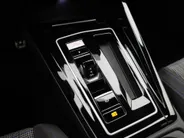 Volkswagen Golf GTE 1.5eHybrid 272PK GTE · Navigatie · Apple/Android Car Play · Camera + Parkeersensoren · Garantie t/m 18-03-2030 of 100000km