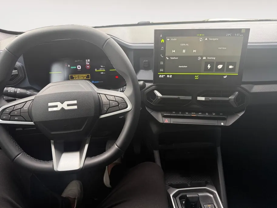 Dacia Duster 1.6 Hybrid 140 Journey NAVIGATIE AIRCO 360CAMERA CRUISE CONTROLE APPLE CARPLAY ANDROID AUTO HOGE INSTAP LET OP IS EEN DEMO VRAAG NAAR DE KMSTAND