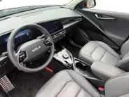 Kia Niro EV ExecutiveLine 64.8 kWh | Meest luxe uitvoering | Head up display | Stoelverwarming en ventilatie | Schuif/ Kantel dak | Cruise Control Adaptief | Carplay | Fabrieksgarantie t/m 4-2032 | NAP