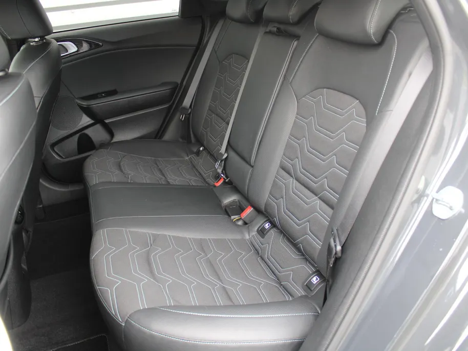 Kia Ceed Sportswagon 1.0 T-GDi Design Edition | Stuur-/stoelverwarming | Cruise | Camera | 16' LM | Dodehoekdetectie | JBL audio | LED | Elektr. achterklep |