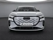 Audi Q4 Q4 S edition 204 PK · Trekhaak elek. wegklapbaar ·  Lendensteunen · Opberg- en bagageruimtepakket