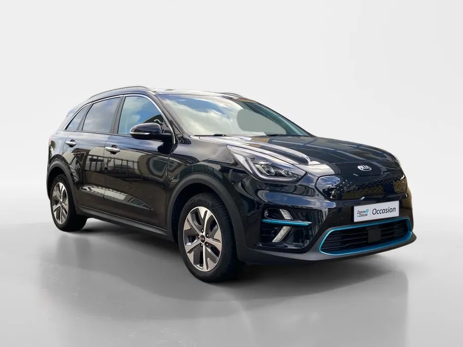 Kia e-Niro ExecutiveLine 64 kWh | Climate control | Leder | Stoel + stuurverwarming en ventilatie | Schuif/kanteldak | Navigatie | 17 inch LM-velgen | Keyless | SOH 97% |