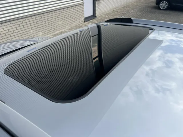 Subaru XV 2.0i e-BOXER Premium Automaat | Apple Carplay & Android Auto | Elek. Schuif/Kantel Dak | Climate Control | Lichtmetalen Velgen