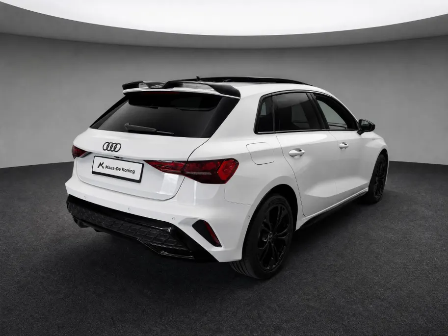 Audi A3 Sportback 45 TFSIe 272pk S-Tronic S Edition Competition · SOH 100% · Panoramadak · Camera · Lederen Bekleding · Elek. Stoel Bestuurder · Elek. Achterklep · Dodehoeksensor · Garantie t/m 24-06-2030 of 100.000km