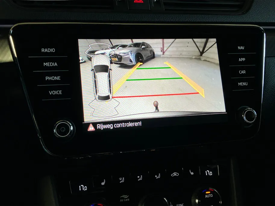 Škoda Superb 1.4PHEV 218PK Sportline DSG · Panoramadak · Trekhaak · Camera + Parkeersensoren · Stoelverwarming  voor & achter ·