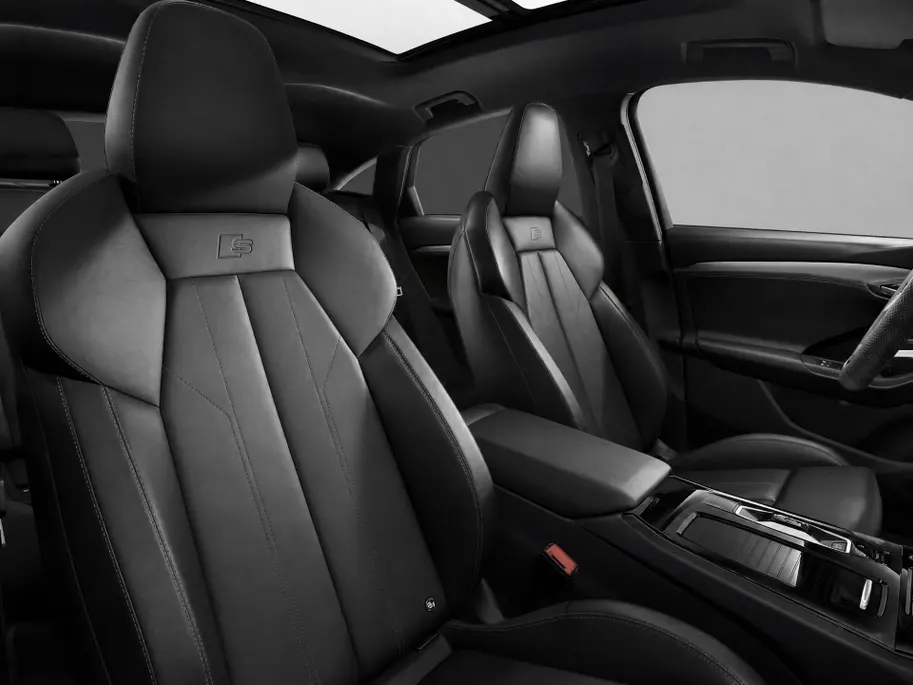 Audi Q6 e-tron Sportback S edition 83 kWh 252 PK · Glazen panoramadak · Trekhaak elek. wegklapbaar · Optiekpakket zwart