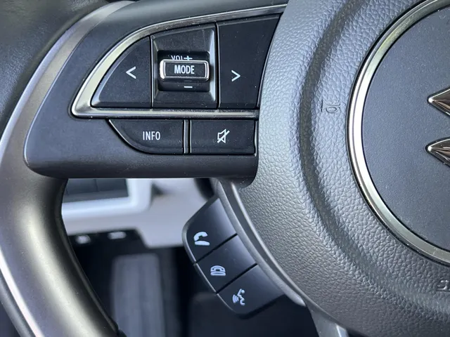 Suzuki Swift 1.2 Select Smart Hybrid | Lage Kilometerstand | All Season Banden | Apple Carplay & Android Auto | 16" LM Velgen | Airco | Cruise Control