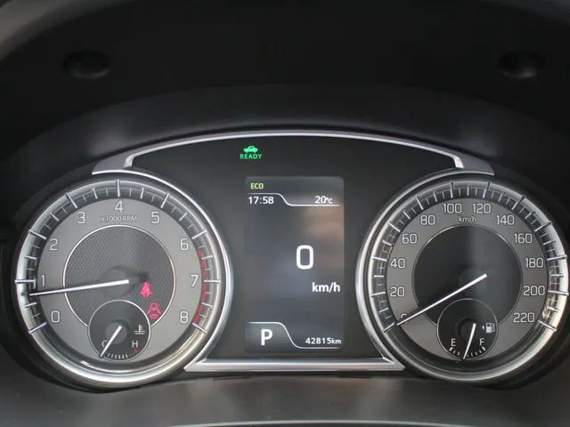 Suzuki Vitara 1.5 Hybrid Style Automaat | Navi | Adap. Cruise | Schuifdak | Camera | Lm-Velgen