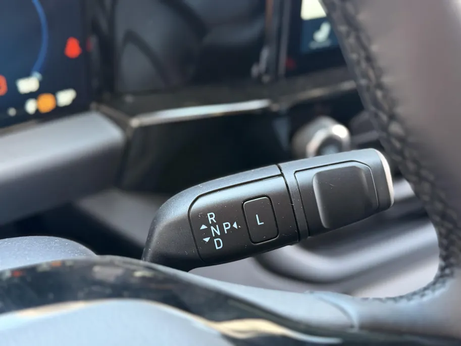Ford Transit Custom 320 2.5 PHEV L2H1 Sport SHOWROOM VOORDEEL € 2000 I DRIVER ASSIST PACK PREMIUM I INKLAPBARE TREKHAAK I WINTER PACK I 19 INCH VELGEN I AGM ACCU I