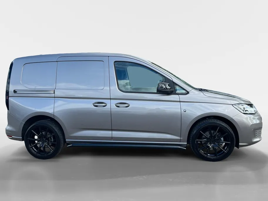 Volkswagen Caddy Cargo 2.0 TDI Style L1H1 122 pk Automaat | LM Velgen zwart | Sidebars | Lederen bekleding | Stoelverwarming | Laadruimtebescherming
