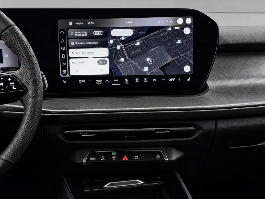 Audi Q3 Sportback 1.5 200kW e-hybrid S edition 272 PK · Tech pro · Glazen panoramadak · Sportstoelen alcantara met rode stiksels