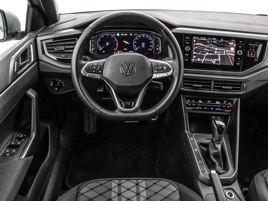 Volkswagen Polo 1.0 TSI 95pk DSG R-Line · Camera · Matrix LED · ACC · Stoelverwarming · Apple/Android Car Play · Sfeerverlichting · Verkeersbord Detectie ·