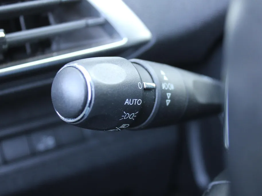 Peugeot 3008 1.6 e-THP Allure | Trekhaak | Navi | Elektr. achterklep | Camera | Apple Carplay/Android Auto | Cruise | 18' LM | All seasons |