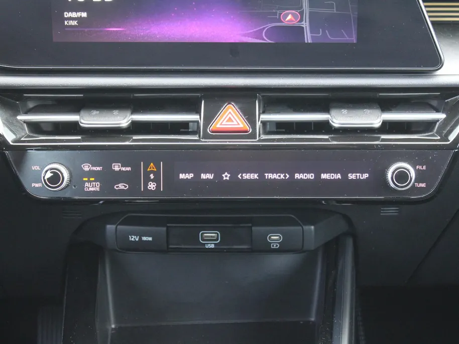 Kia Niro EV DynamicLine 64.8 kWh | Trekhaak | Camera | Clima | Cruise adapt. | Navi | 17' LM | Keyless | Apple Carplay/Android Auto |