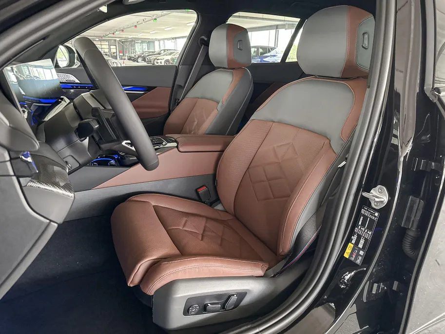 BMW i5 Touring xDrive40 84 kWh